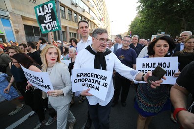 Lojalniji Rusiji nego svojoj državi: Đorđe Vukadinović, urednik NSPM-a, na protestu protiv Briselskog sporazuma